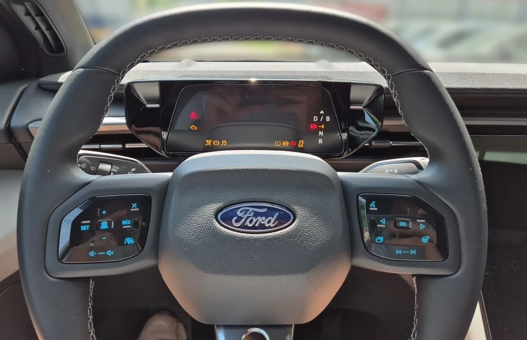 Zunanja slika - Ford Capri - 79 kWh 250 kW  340 KM  samodejni AWD - 11