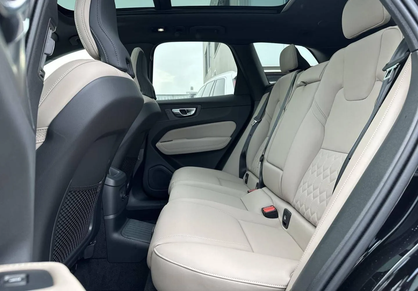 Notranja slika - Volvo XC60 - T6 AWD Plug-in hybrid Electric   Petrol Plus Dark. - 11