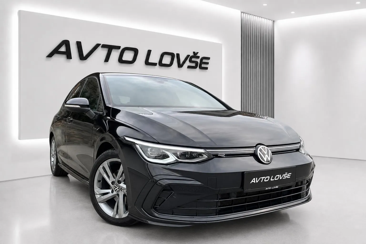 Zunanja slika - Volkswagen Golf - 2.0 TDI BMT R-Line-1 LASTNICA-SLO-76000 KM-ODLIČ.. - 2