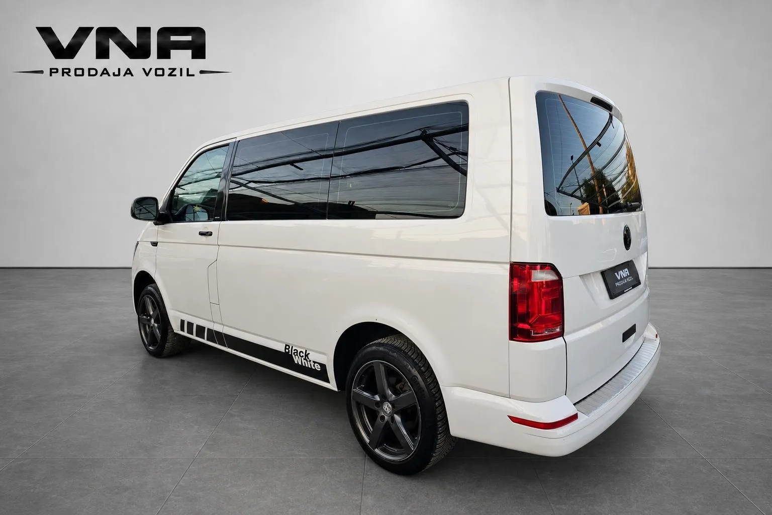 Zunanja slika - Volkswagen Multivan - 2.0 TDI DMR Comfortline - 4