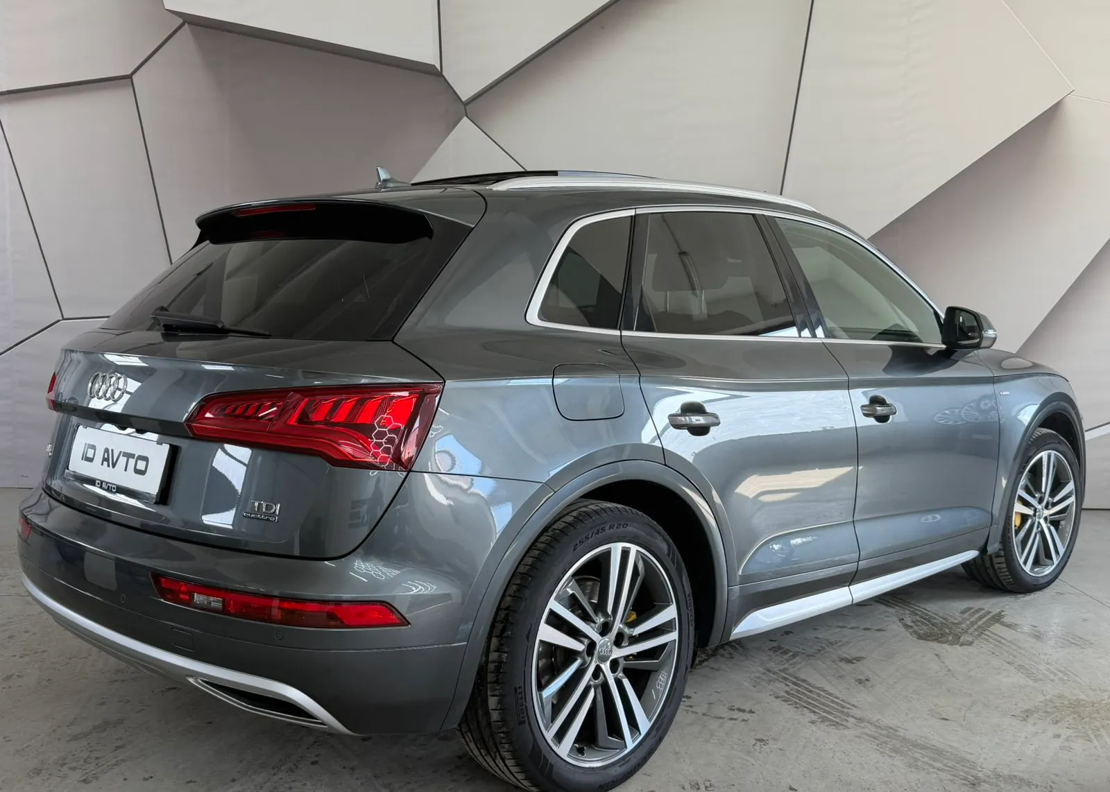 Zunanja slika - Audi Q5 - 2,0 TDI S-tronic - 2