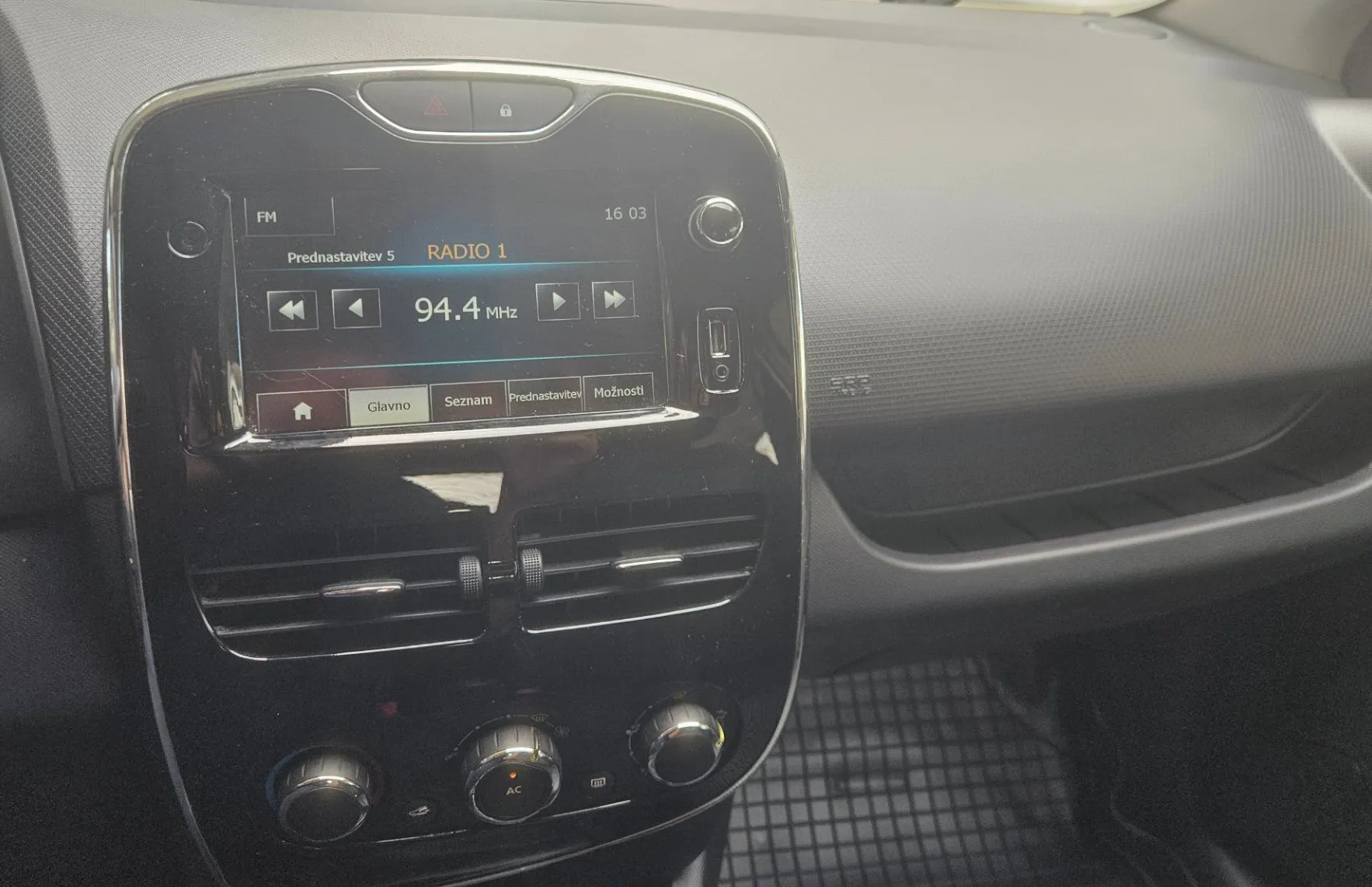 Zunanja slika - Renault Clio - 1.2 16V Expression - 10