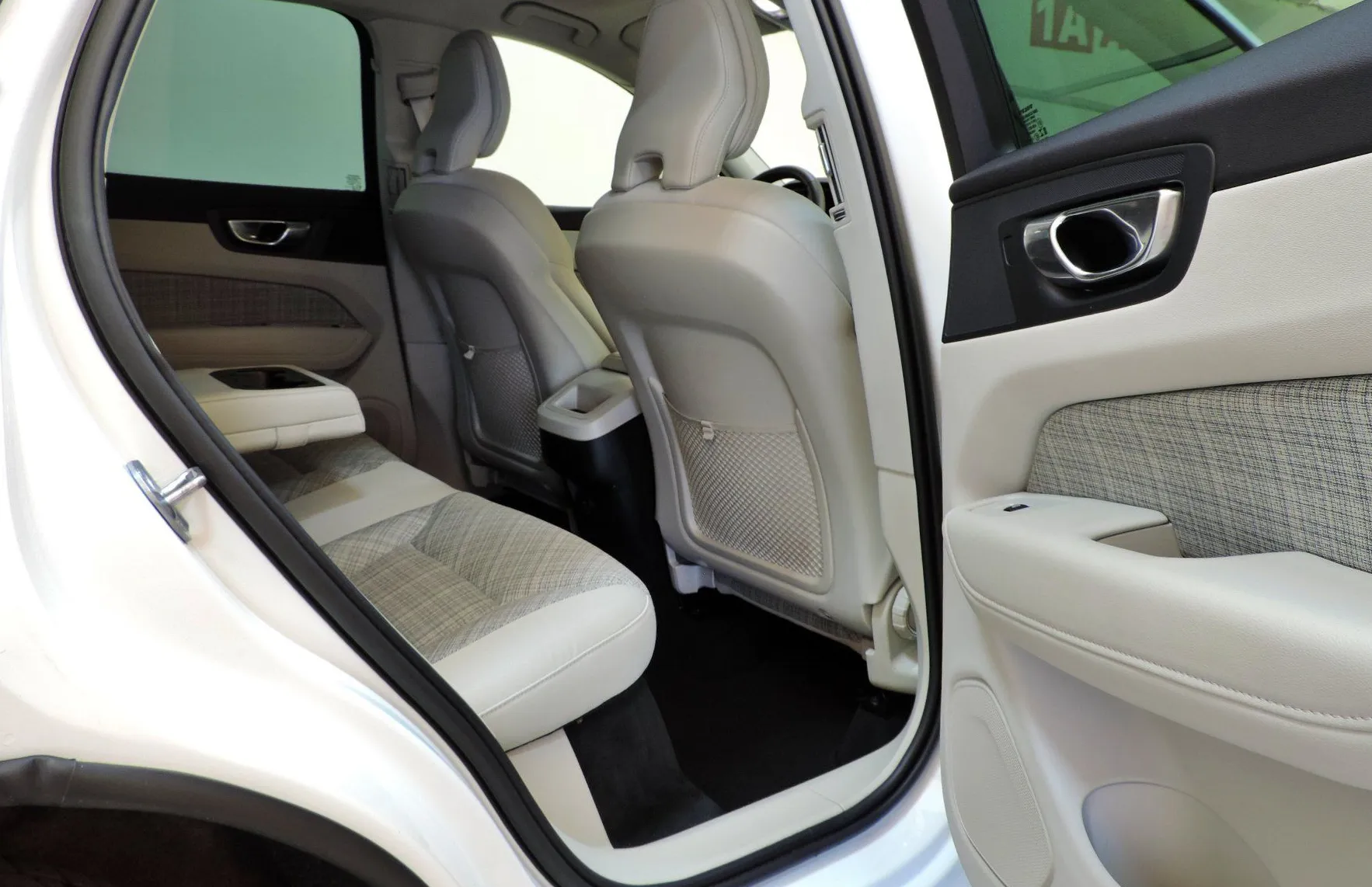 Zunanja slika - Volvo XC60 - B4D AWD  Avt. LED-VIRTUA - 12