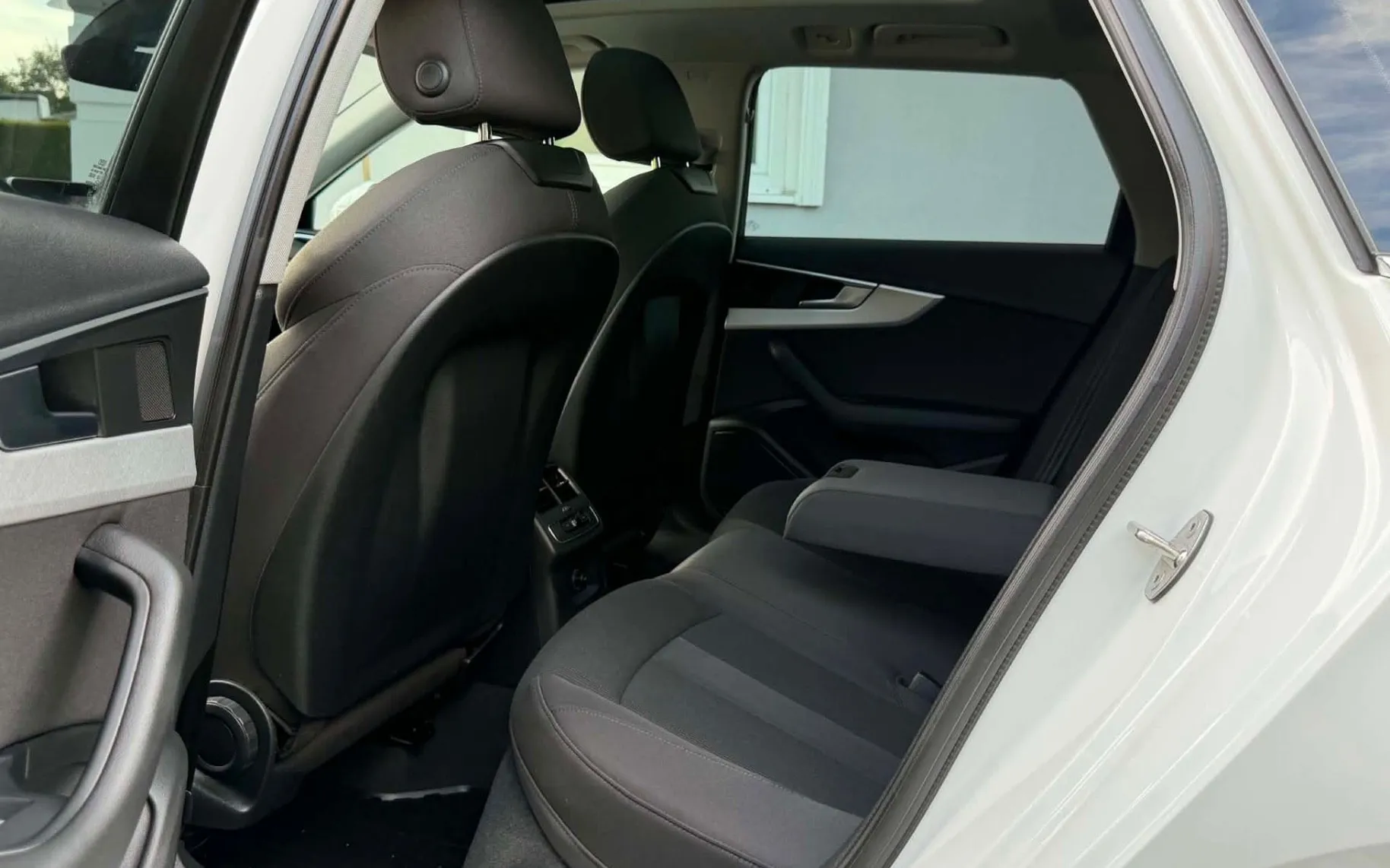Notranja slika - Audi A4 Avant - 3.0 TDI-Q-4X4-S LINE-MATRIX-LIZING ZA TUJCE-ACC-.. - 10
