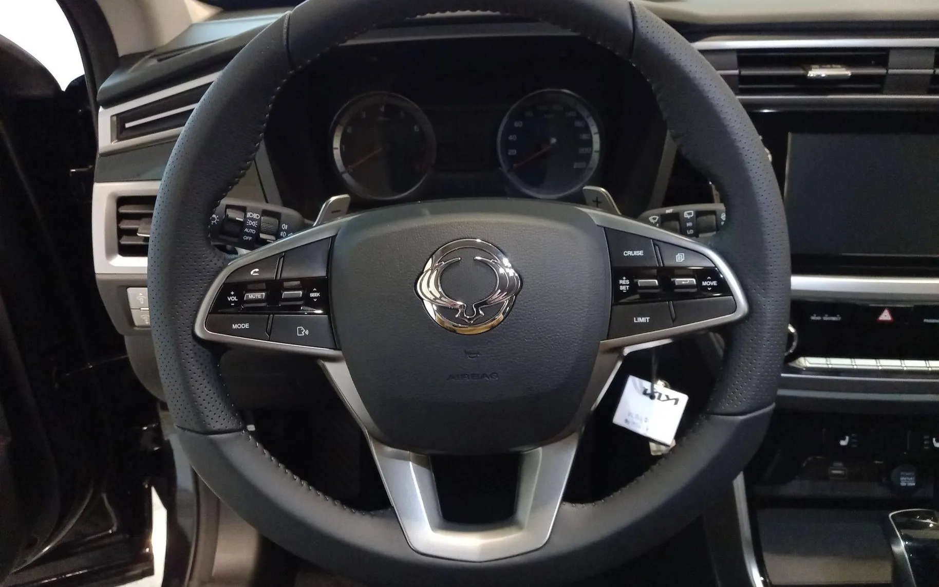 Notranja slika - SsangYong Korando - 1.5 T-GDi Exclusive 4WD AT - 13