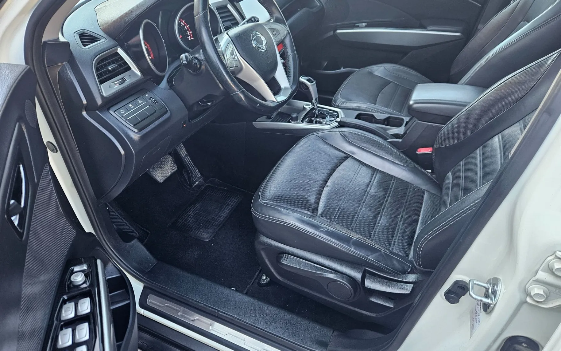 Notranja slika - SsangYong Tivoli - AWD 1.6 TD AUT.  PANORAMA  LED - 10