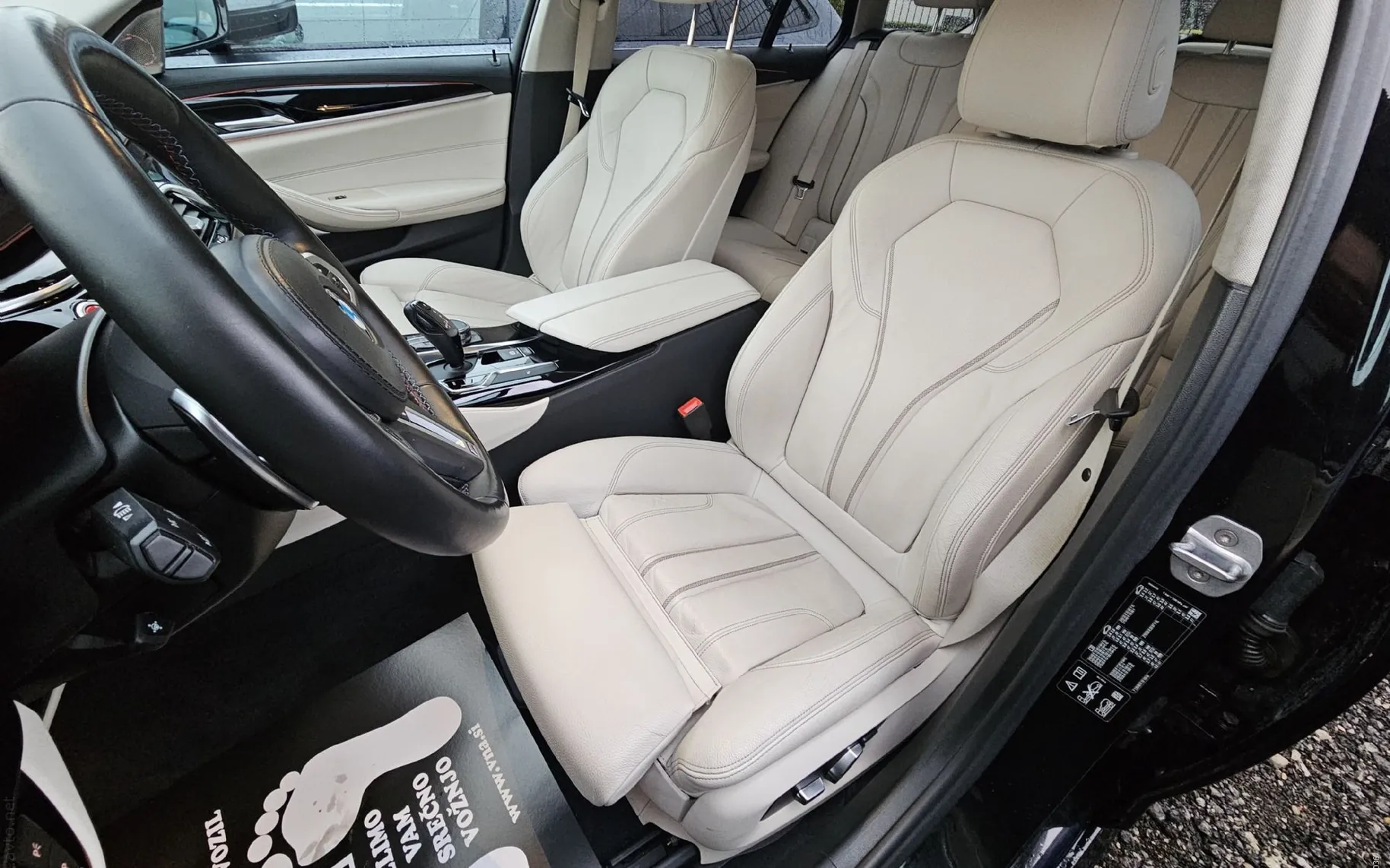 Notranja slika - BMW serija 5 Touring: - 530i xDrive |M-IZPUH-VOLAN|BOWERS|KAMERA|AMBIENT| - 8