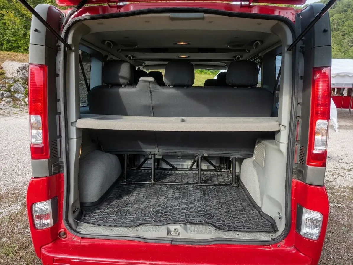 Notranja slika - Renault Trafic - Passanger - 9
