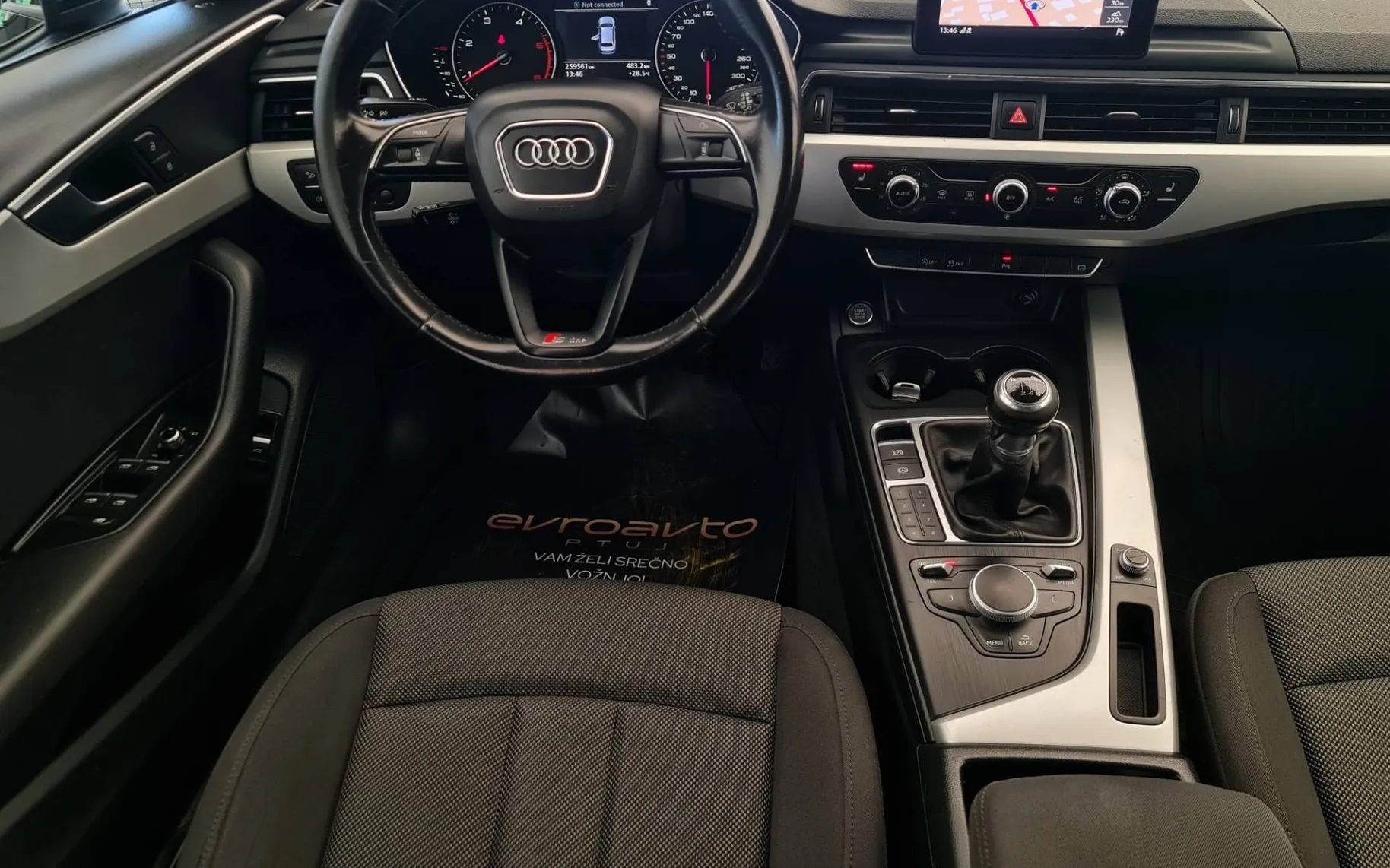 Notranja slika - Audi A4 Avant - 2.0 TDI  S Line•Opravljen veliki servis - 11