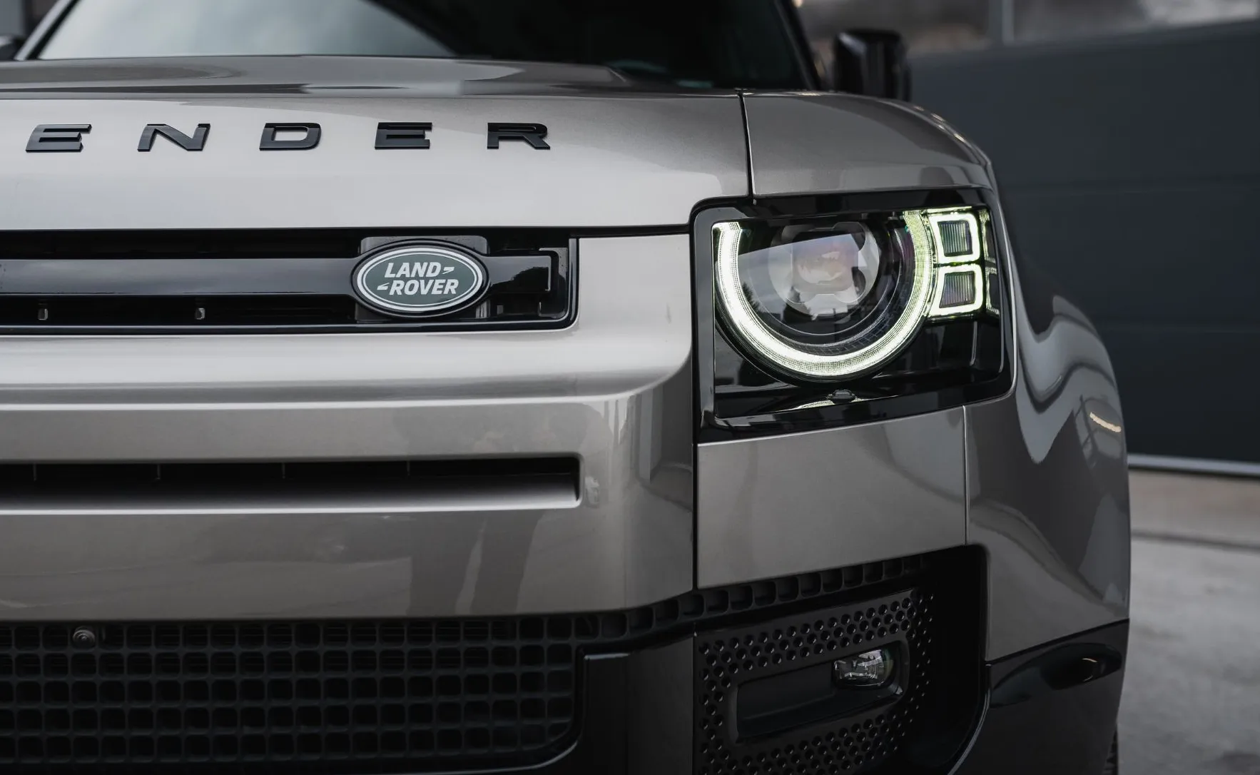 Zunanja slika - Land Rover Defender - 110 X-Dyn HSE 3.0d SILICON SILVER - 9