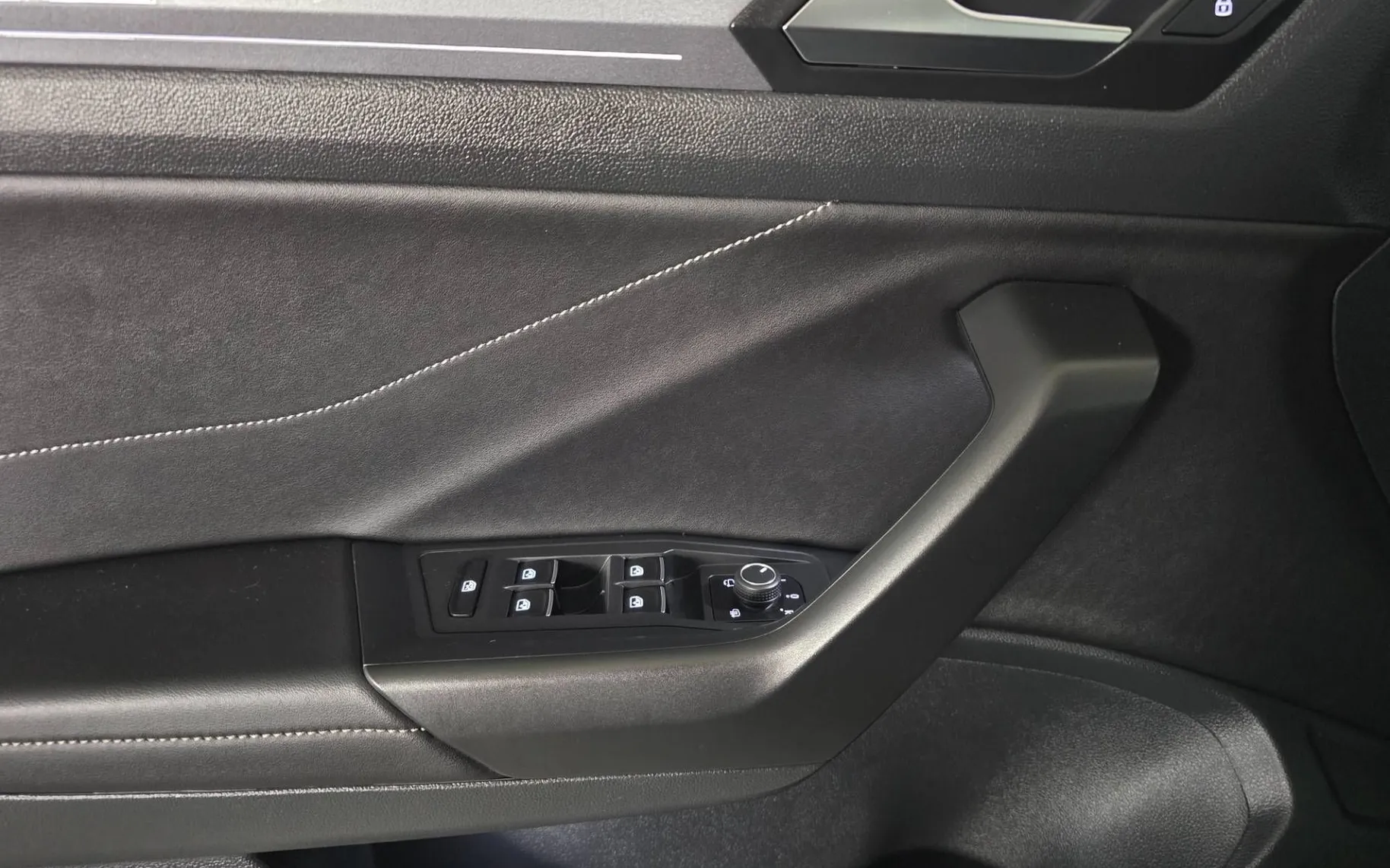 Notranja slika - Volkswagen T-Roc - 2.0 TDI Style DSG - IQ Light.virtual.kamera.asist - 17