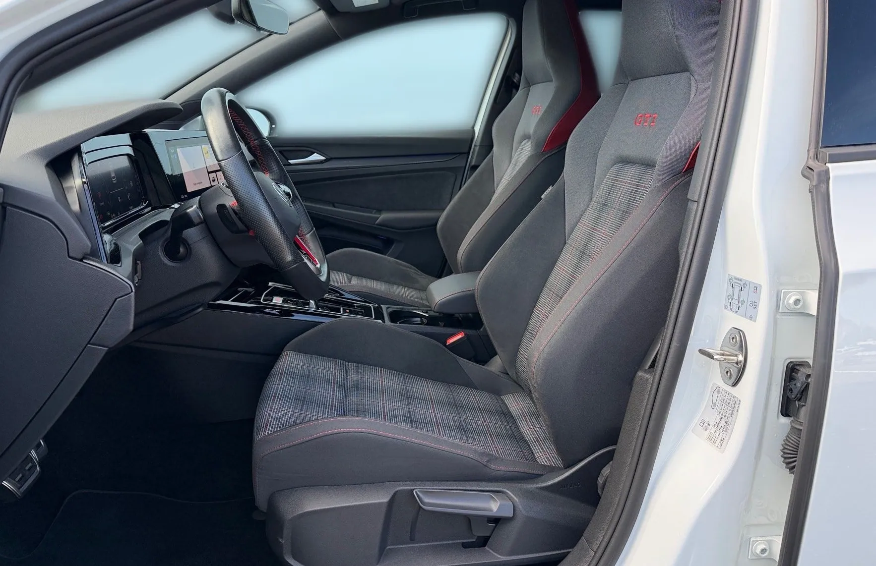 Zunanja slika - VW Golf - 2.0 TSI GTI DSG-12.700km-AppConnect-Amb.osvetlitev - 7