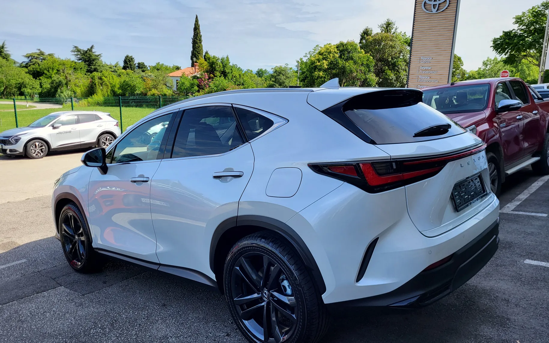 Zunanja slika - Lexus NX - 2.5 VVT-i PHEV Executive 4WD - 4