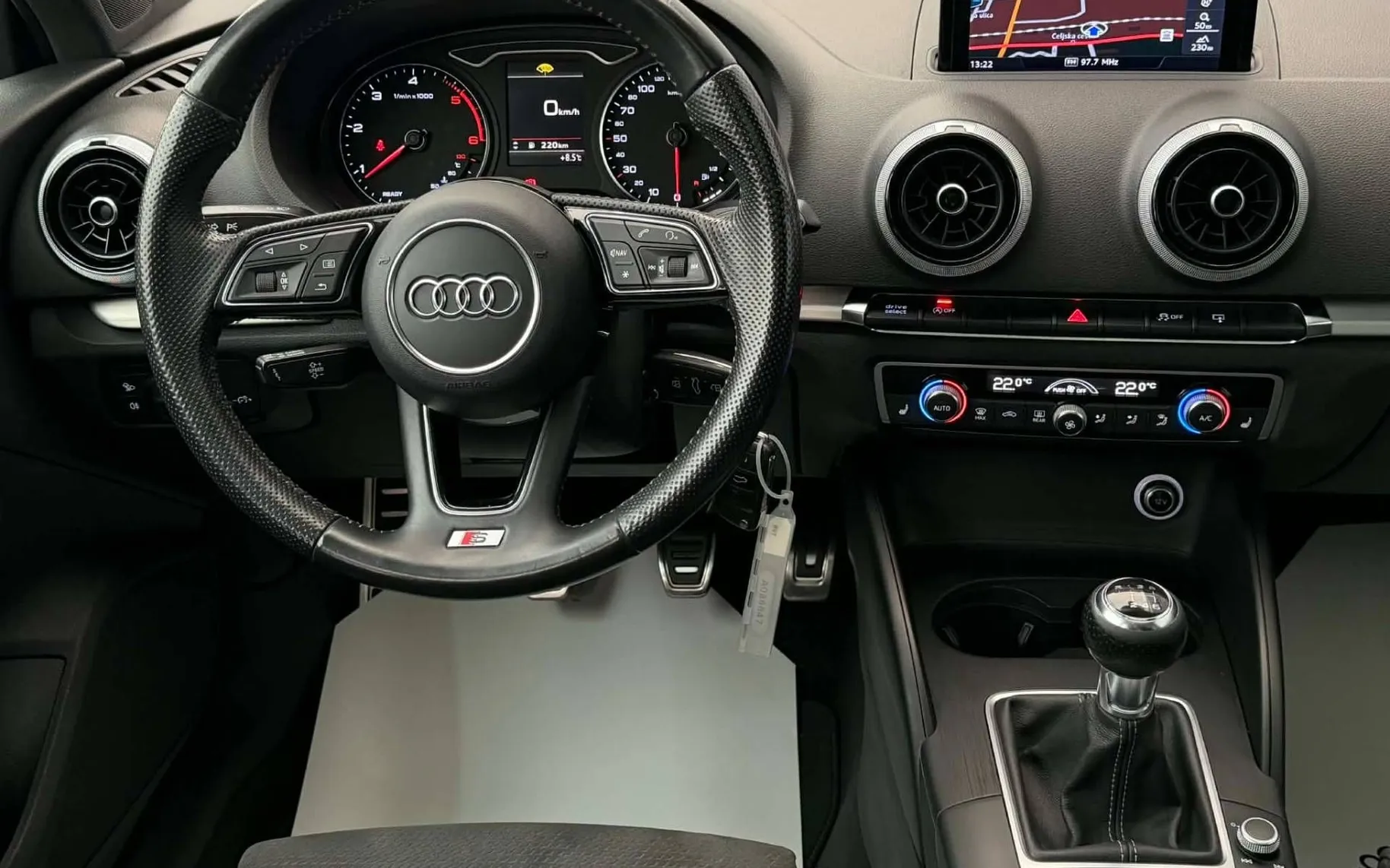 Notranja slika - Audi A3 - 2.0 TDI•PANORAMA•XENON•NAVI•S LINE•SLO•134.000KM• - 9
