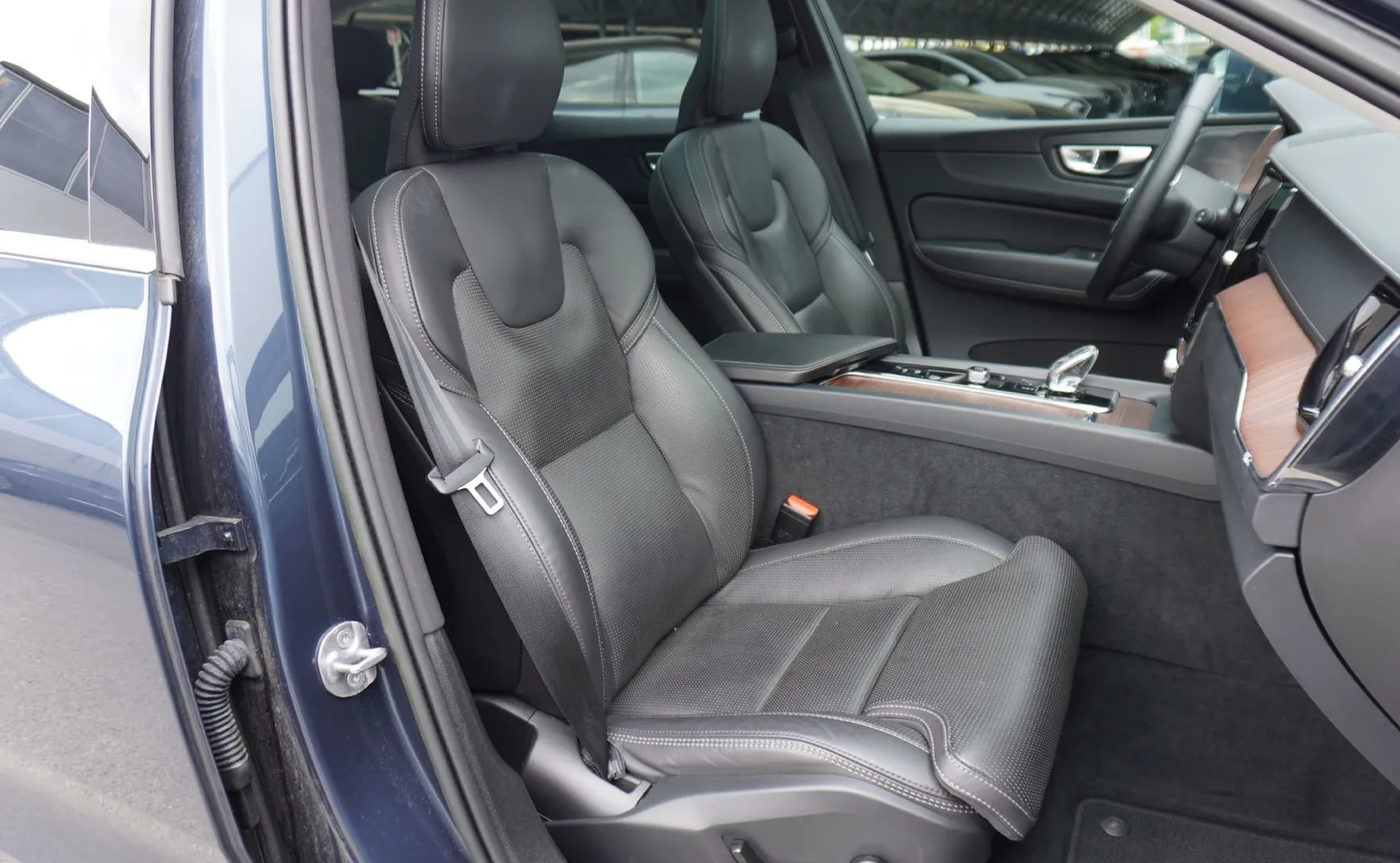 Zunanja slika - Volvo XC60 - B4D AWD Inscription Avt. - 13