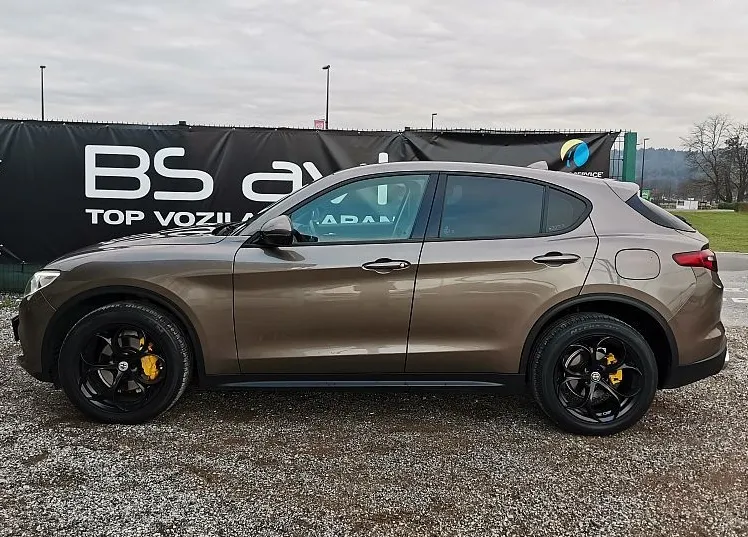 Zunanja slika - Alfa Romeo Stelvio - 2.2 Multijet AUT. AWD SPORT-NAVI-LED-USNJE-ALU19 - 4