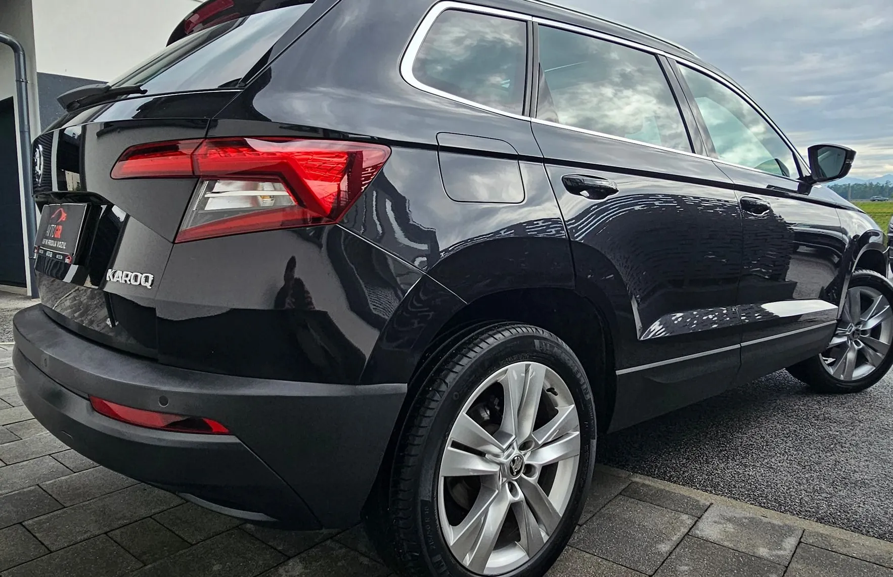 Zunanja slika - Škoda Karoq - 1.5 TSI ACT -SportLine- DSG-SPORT-LED-PANO-ALKANT - 15