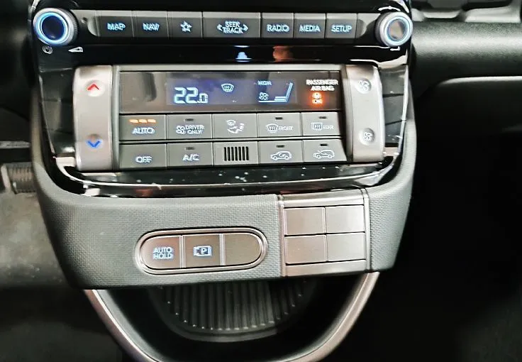 Zunanja slika - Hyundai Inster - 42 KWH TREND-AKT.TEMP-APPLE-DAB-KAMERA-VIDEO - 12
