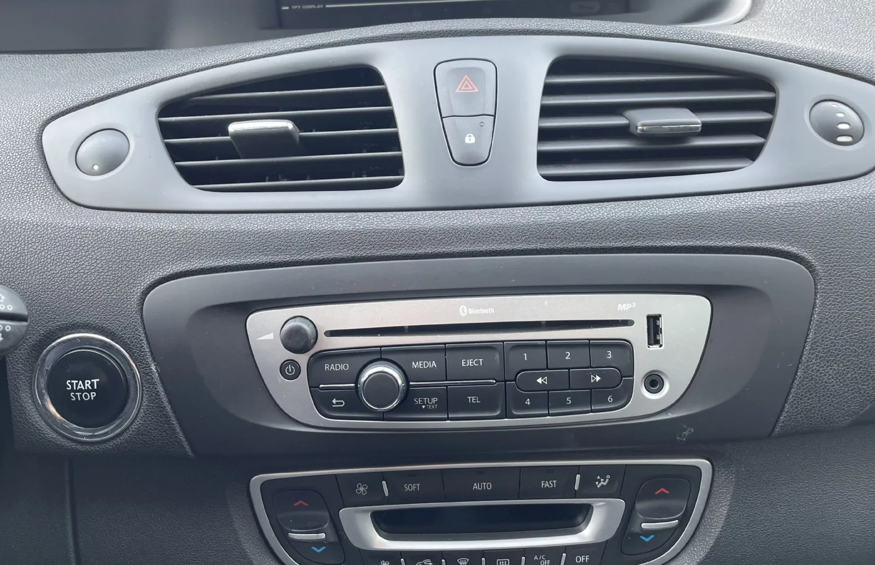 Zunanja slika - Renault Scénic - Scenic LIMITED EDITION-KEYLESS GO-PARK SENZORJI-ALU - 11