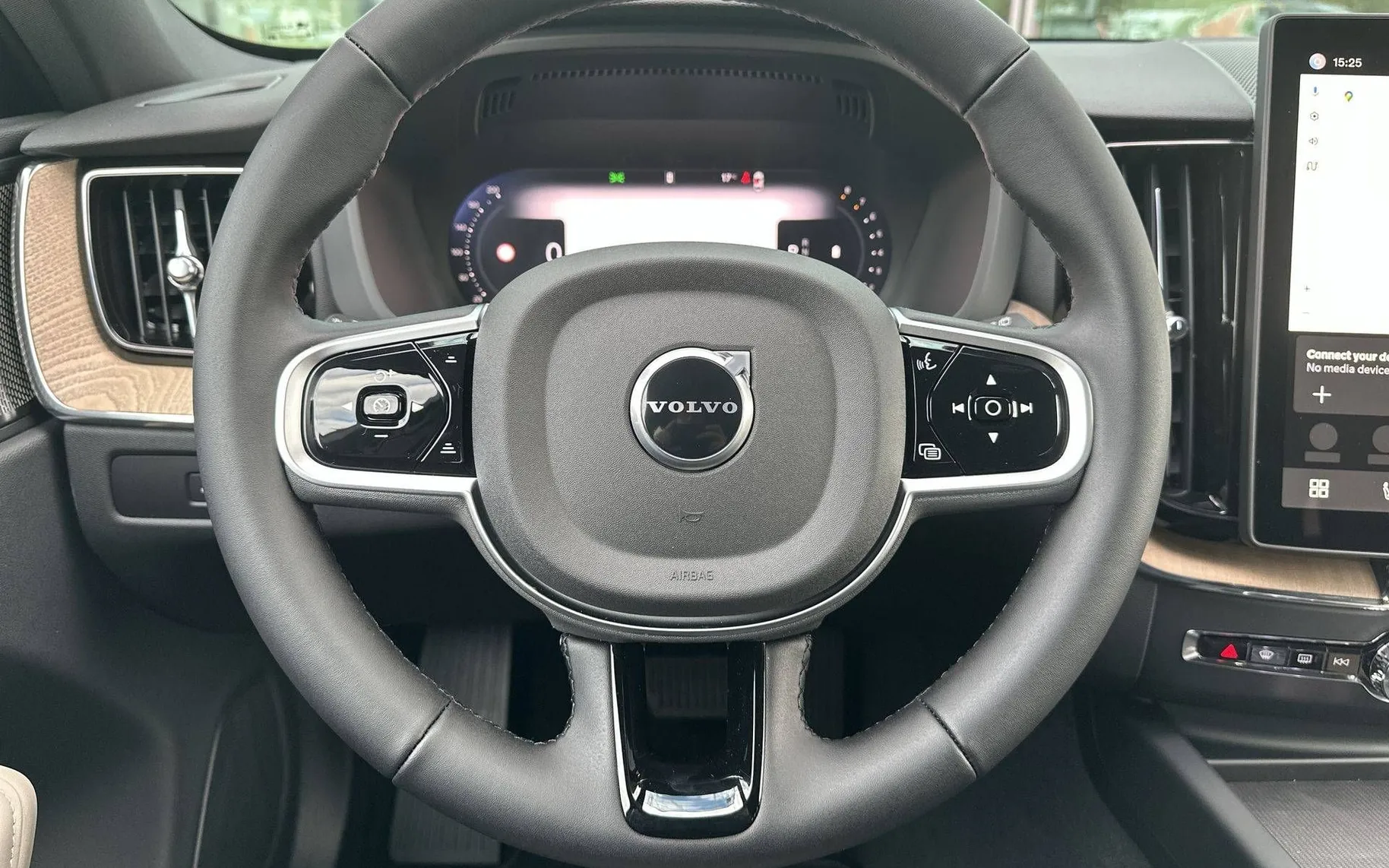 Notranja slika - Volvo XC60 - B5  P  AWD Plus Dark... - 14