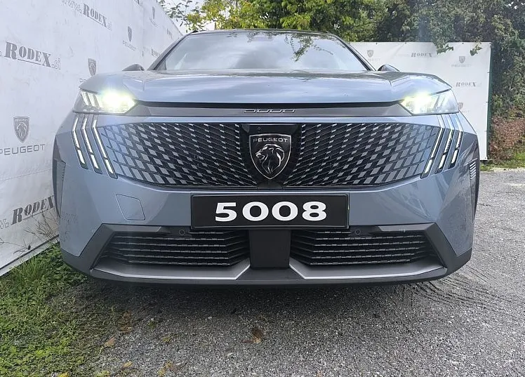Zunanja slika - Peugeot 5008 - GT HIBRID 145 e-DCT - 2