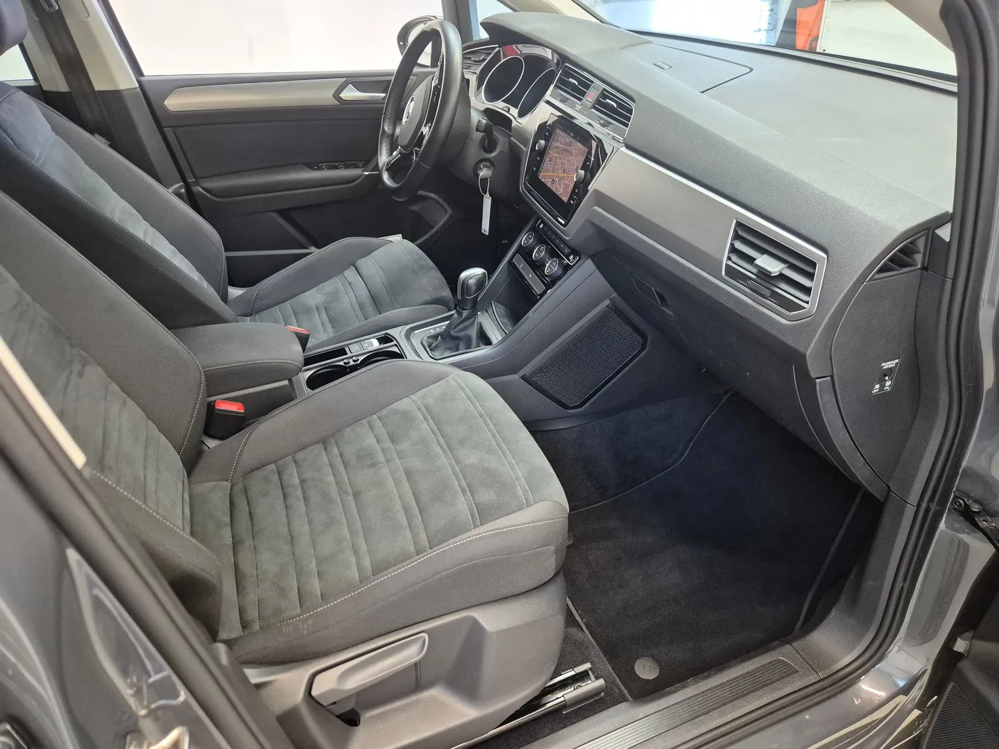 Zunanja slika - Volkswagen Touran - Family 2.0 TDI DSG - 10