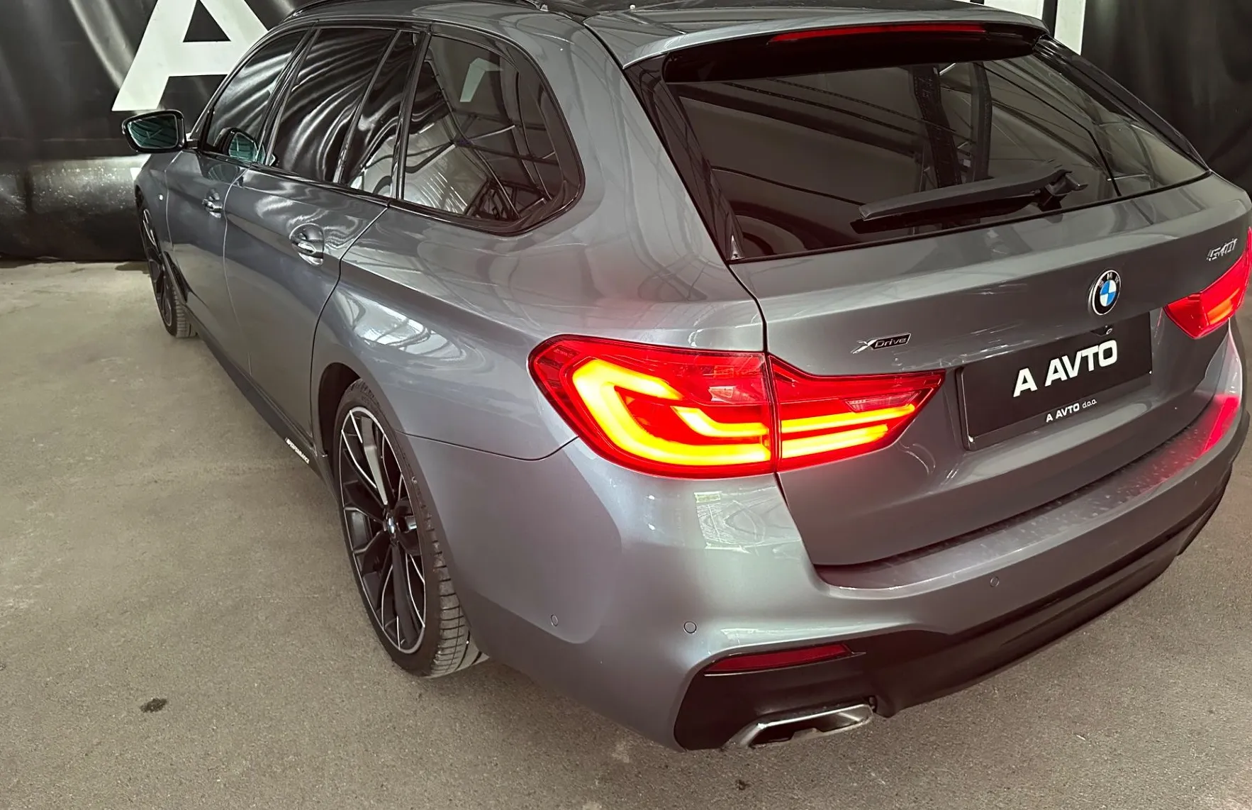 Zunanja slika - BMW Serija 5 - Touring: 540i xDrive MSPORT-PERFORMANCE-ADAPTIVE-PANO-VK - 5