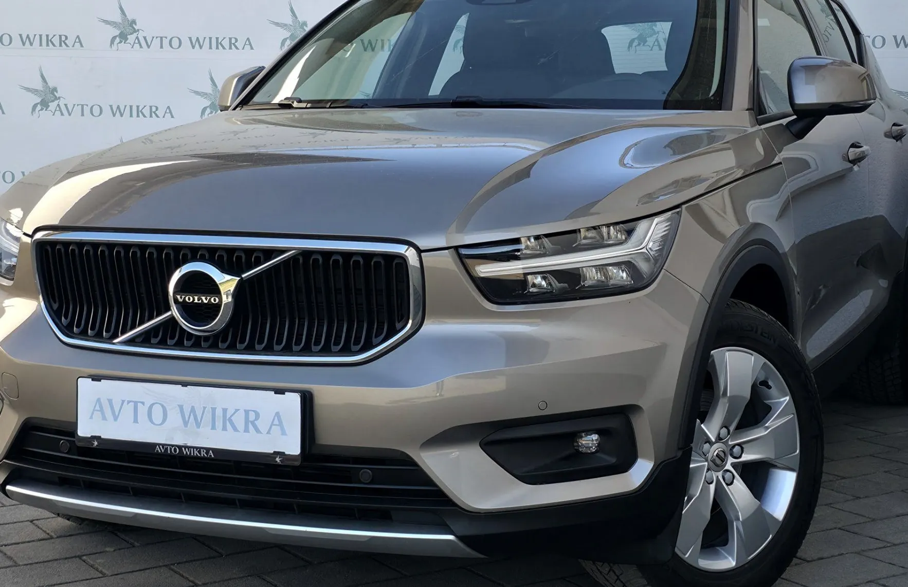 Zunanja slika - Volvo XC40 - D3 Momentum Pro FULLED•LANE•VIRTUAL•GRETJE•KEYLESS - 2