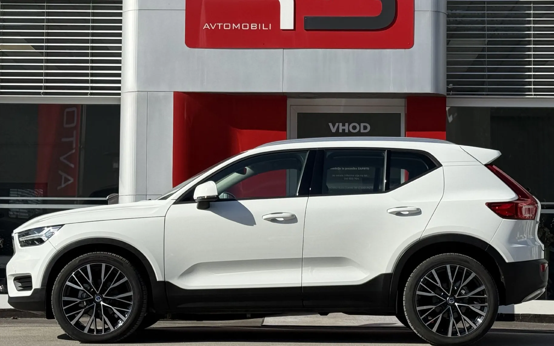 Zunanja slika - Volvo XC40 - D3 A Momentum 1.LASTNIK - 8