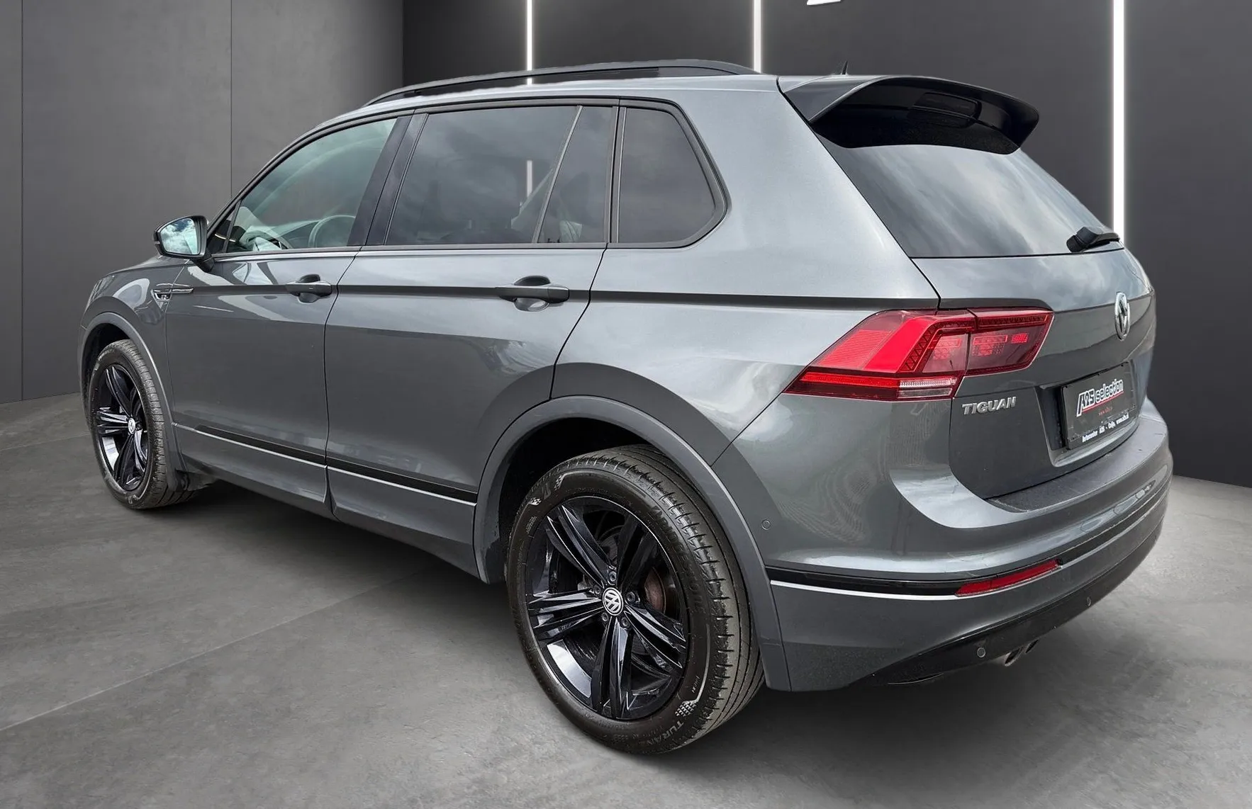 Zunanja slika - VW Tiguan - 4motion 2.0 TDI BMT DSG R-Line-Black Style-WEBASTO - 4