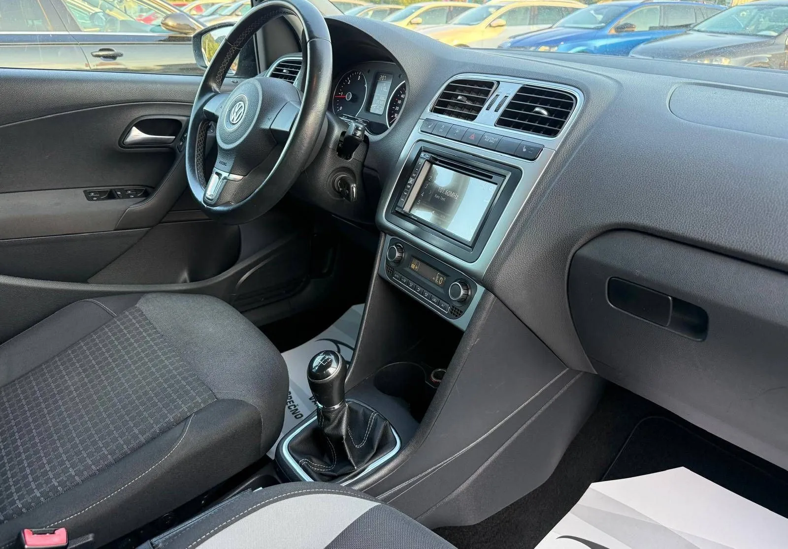 Notranja slika - Volkswagen Polo - 1.6 TDI LIFE - 10