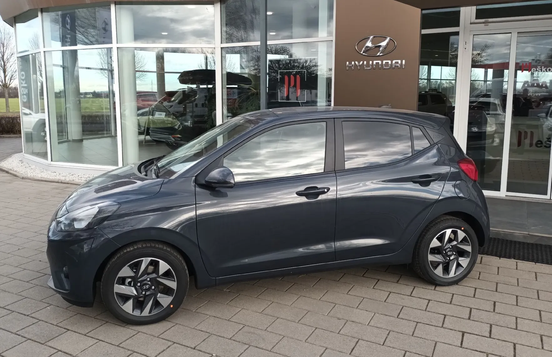 Zunanja slika - Hyundai i10 - 1.2 Style + dodatki.. ZADNJE NOVO VOZILO V SLO - 6