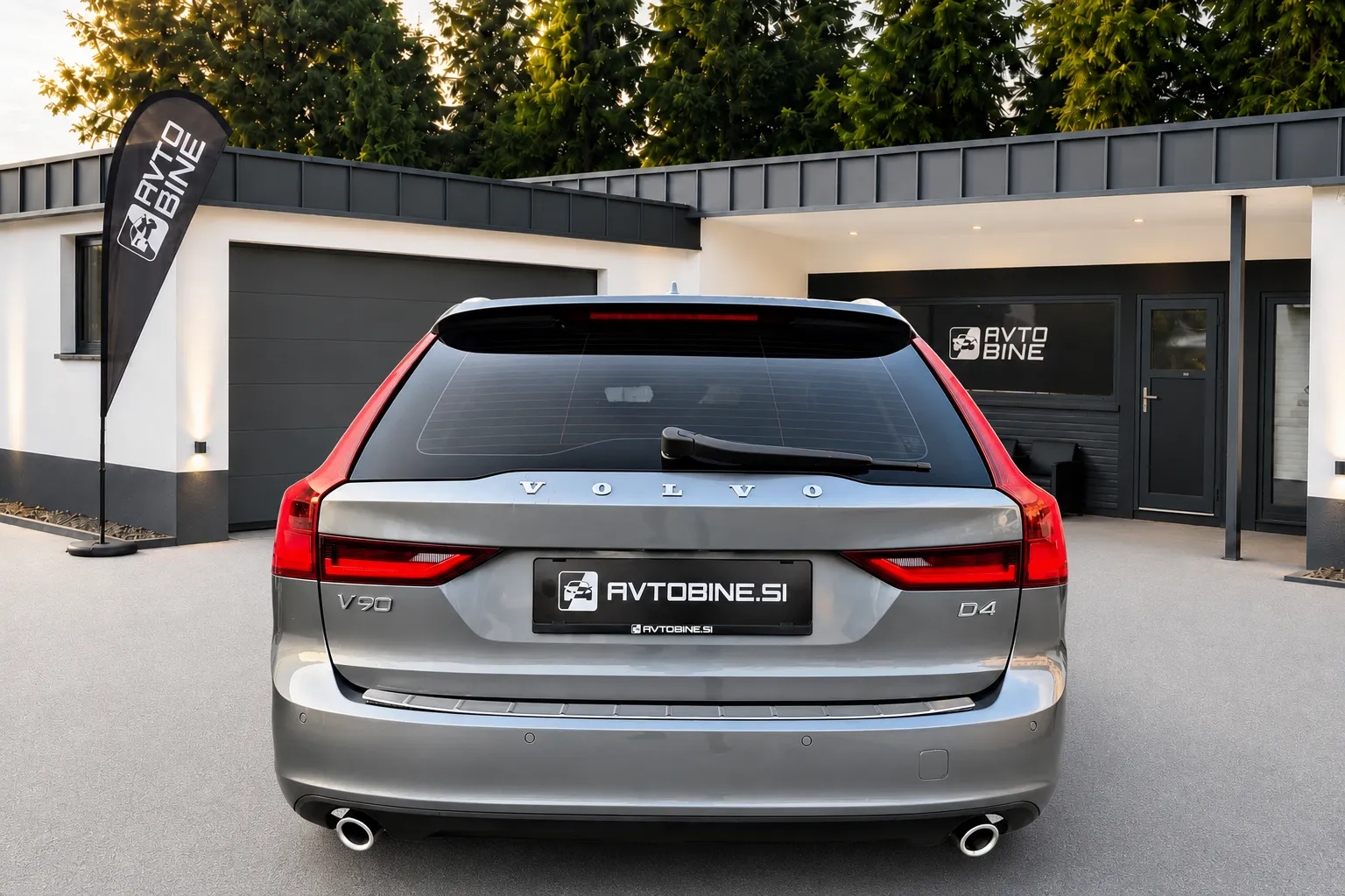 Notranja slika - Volvo V90 - D4•AVT•ACC•PILOT•LED•NAVI•ODLIČEN - 23