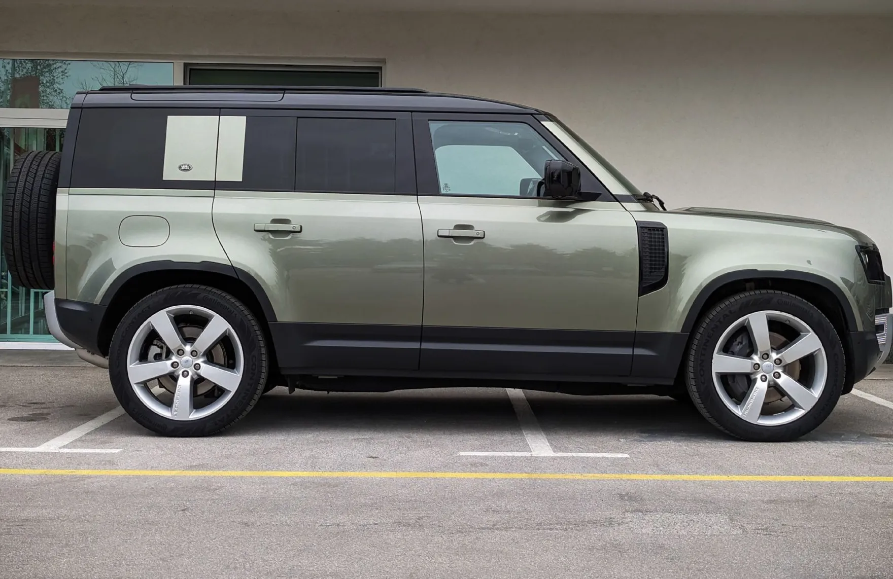 Zunanja slika - Land Rover Defender - 110 FIRST EDITION 3.0d - 4