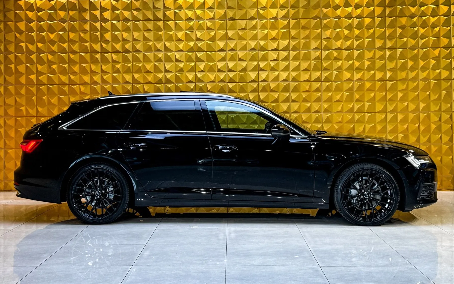 Notranja slika - Audi A6 Avant - 40 TDI AUT. MATRIX-PANO-VIRTUAL-HEADUP-360 - 12
