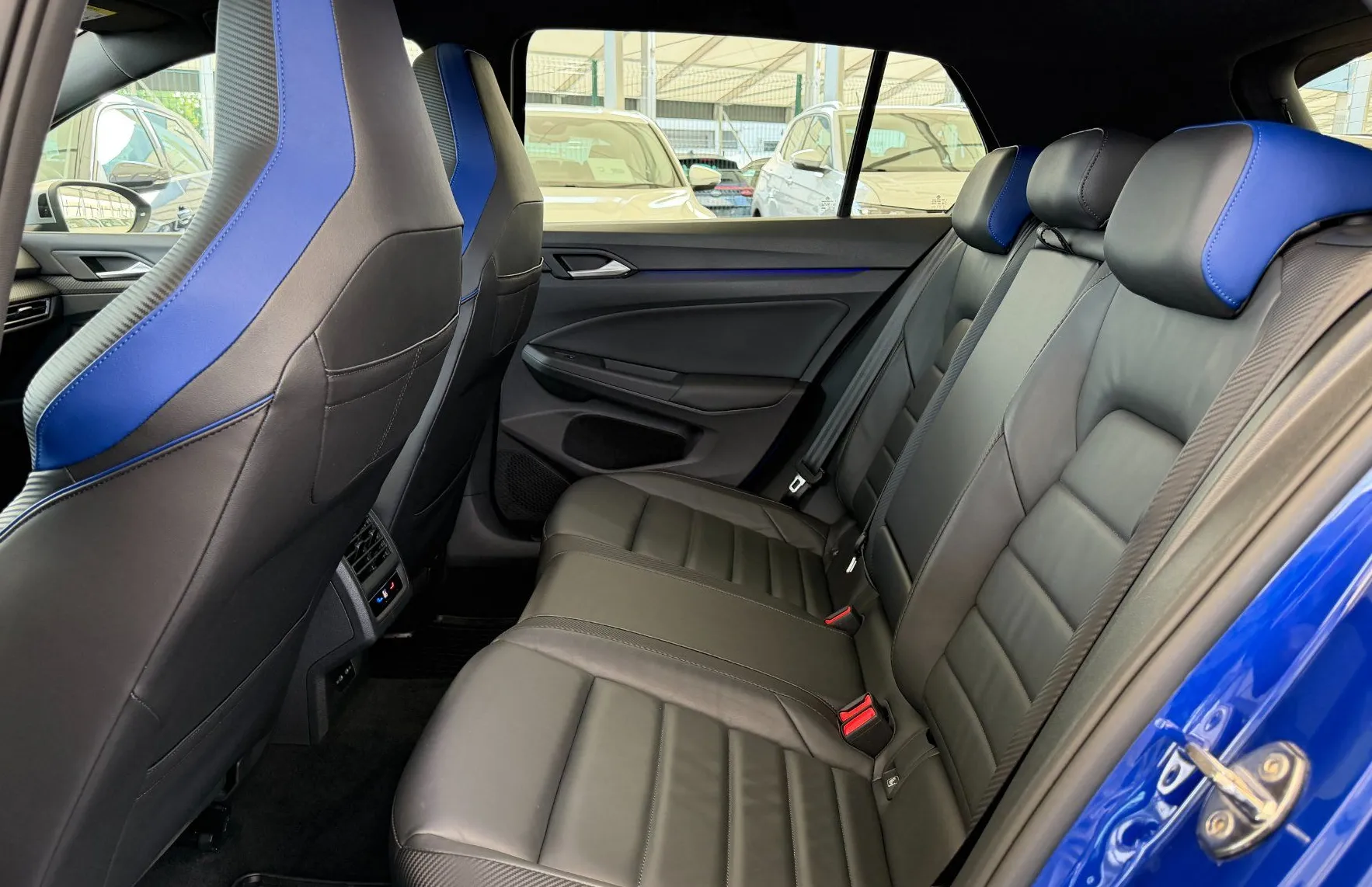 Zunanja slika - Volkswagen Golf - R 2.0 TSI 4M DSG -SLO-PANO-USNJE-R PERFORMANCE - 10