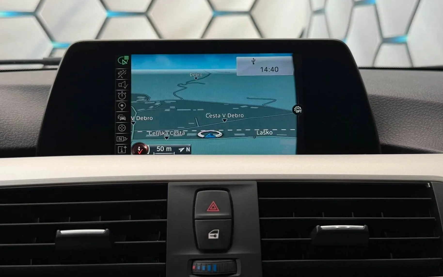 Notranja slika - BMW serija 3 Touring: - 318D•AUT•FACELIFT•NAVIGACIJA•SPORT PAKET•F1•PDC•.. - 11