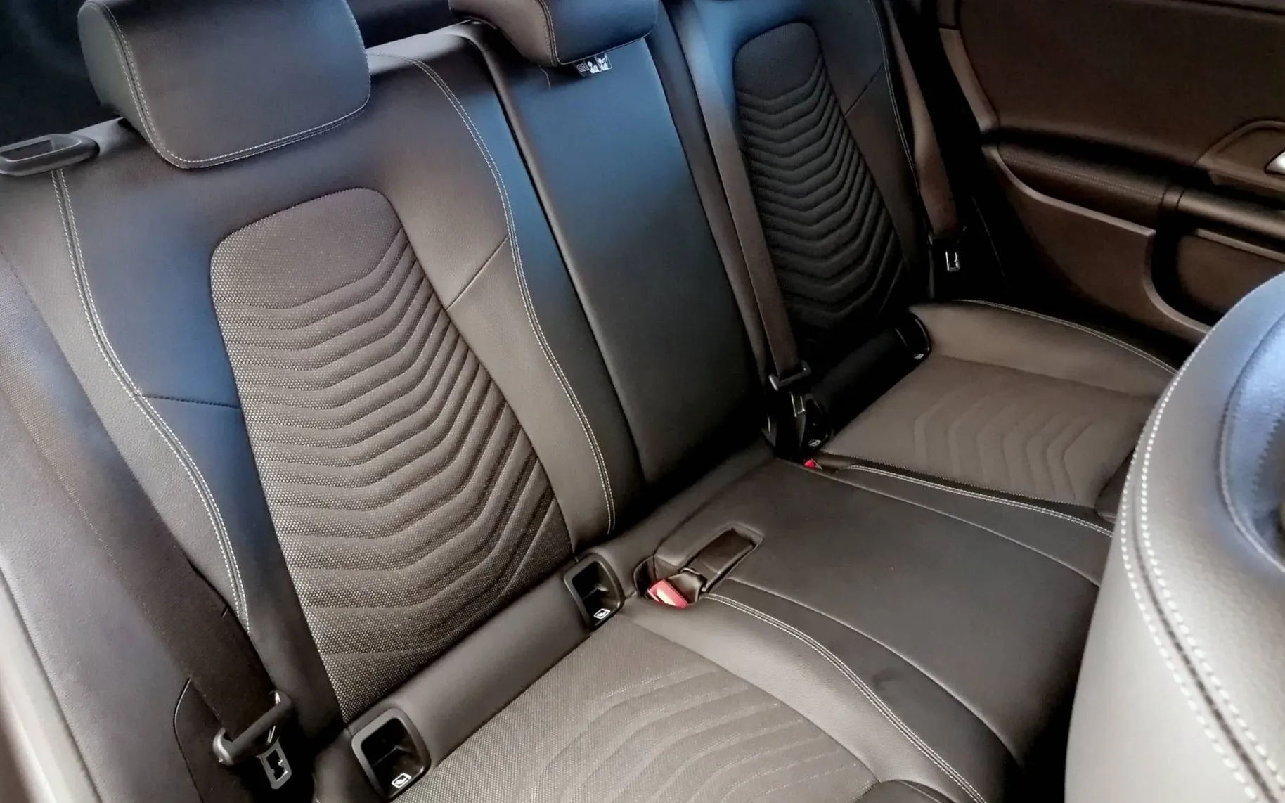 Notranja slika - Mercedes-Benz B-Razred - B 180 AVANTGARDE LED KAMERA ALU NAVI 1.LASTNIK-TOP - 9