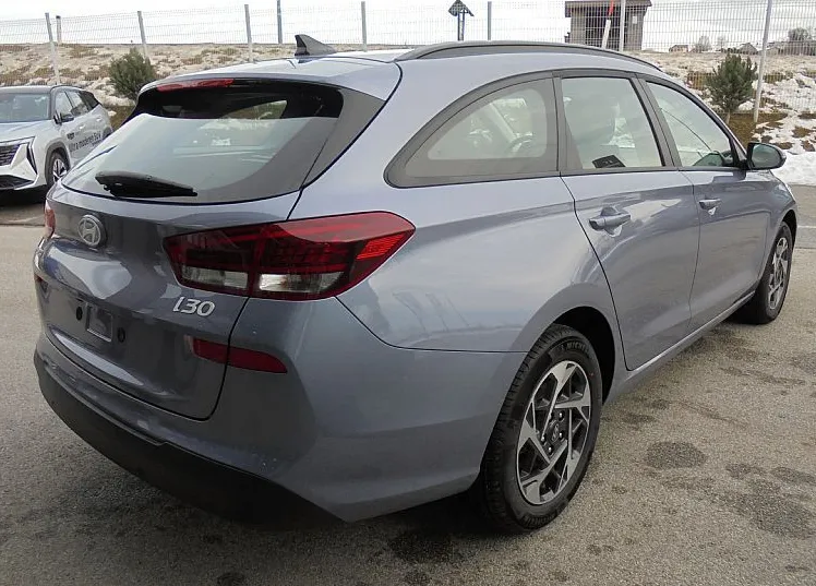Zunanja slika - Hyundai i30 Wagon - 1.5 MPI 96 STYLE°16ALU˘Winter°RAC°rg° ZALOGA ° - 4