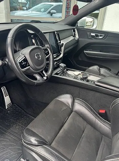Zunanja slika - Volvo XC60 - D5 AWD R-Design - 3