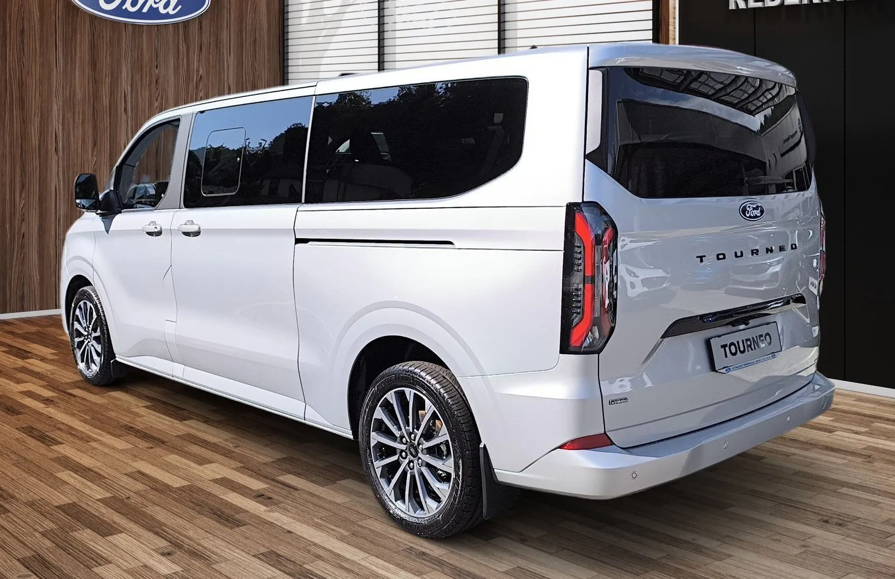 Zunanja slika - Ford Tourneo - Custom TITANIUM X 2.5 232PS PHEV CVT L2 FWD - 4