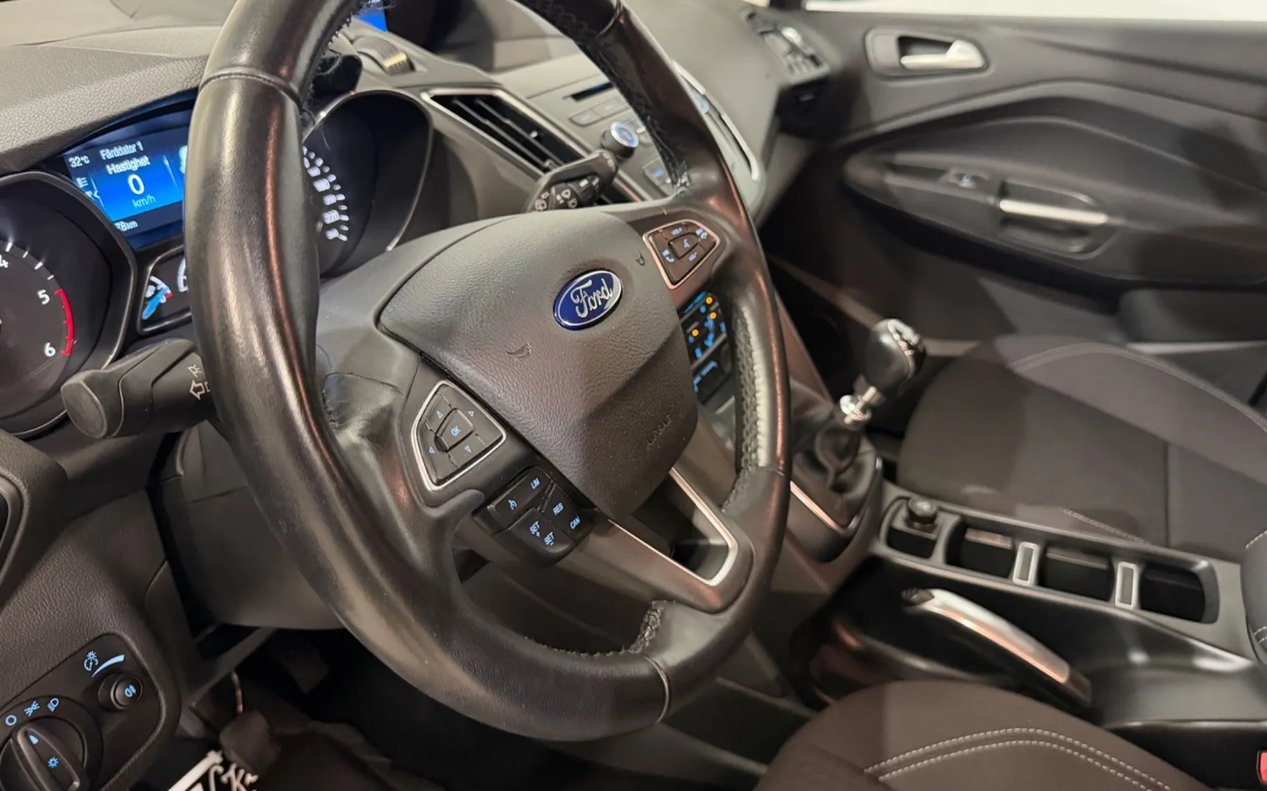 Notranja slika - Ford C-Max - 1.5 TDCi-LED-TEMPOMAT-KAMERA-PDC-VLEČNA KLJUKA... - 11