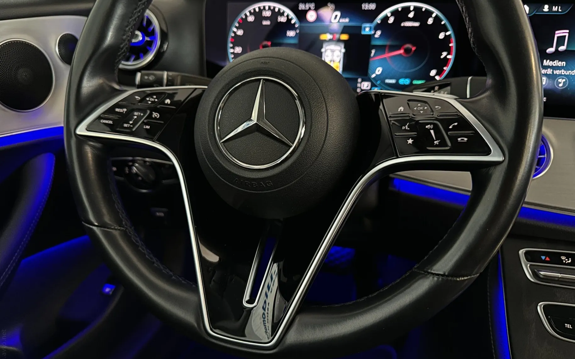 Notranja slika - Mercedes-Benz E-Razred - 200 Coupe Kamera - AmbientL - PDC - Gretje - R17 . - 10