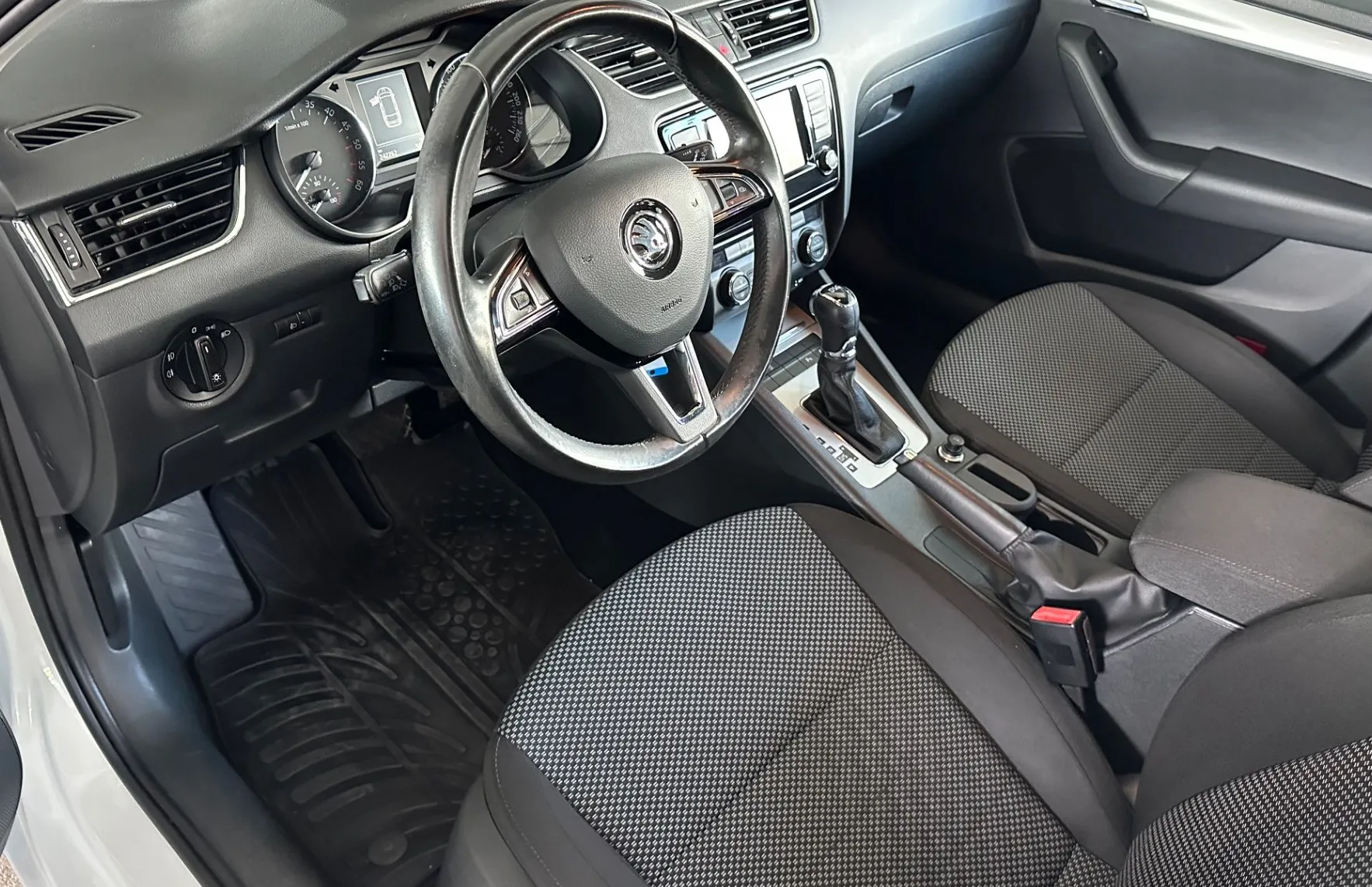 Zunanja slika - Škoda Octavia - Combi 1.6 TDI Ambition DSG-NAVI-AVT.KLIMA-2xPDC - 7