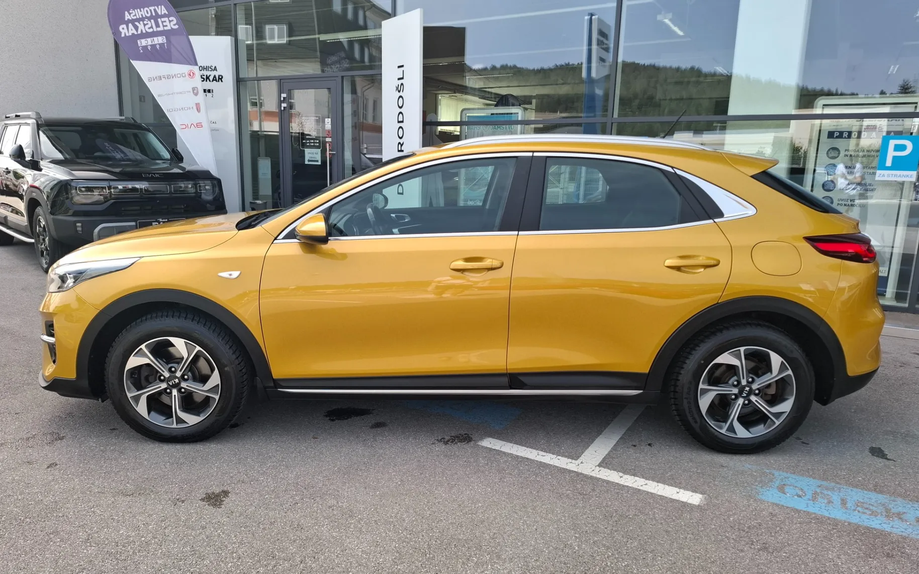 Zunanja slika - KIA XCeed - 1.0 T-GDi - SLOVENSKI - POTRJENA SERVISNA KNJIGA - 2