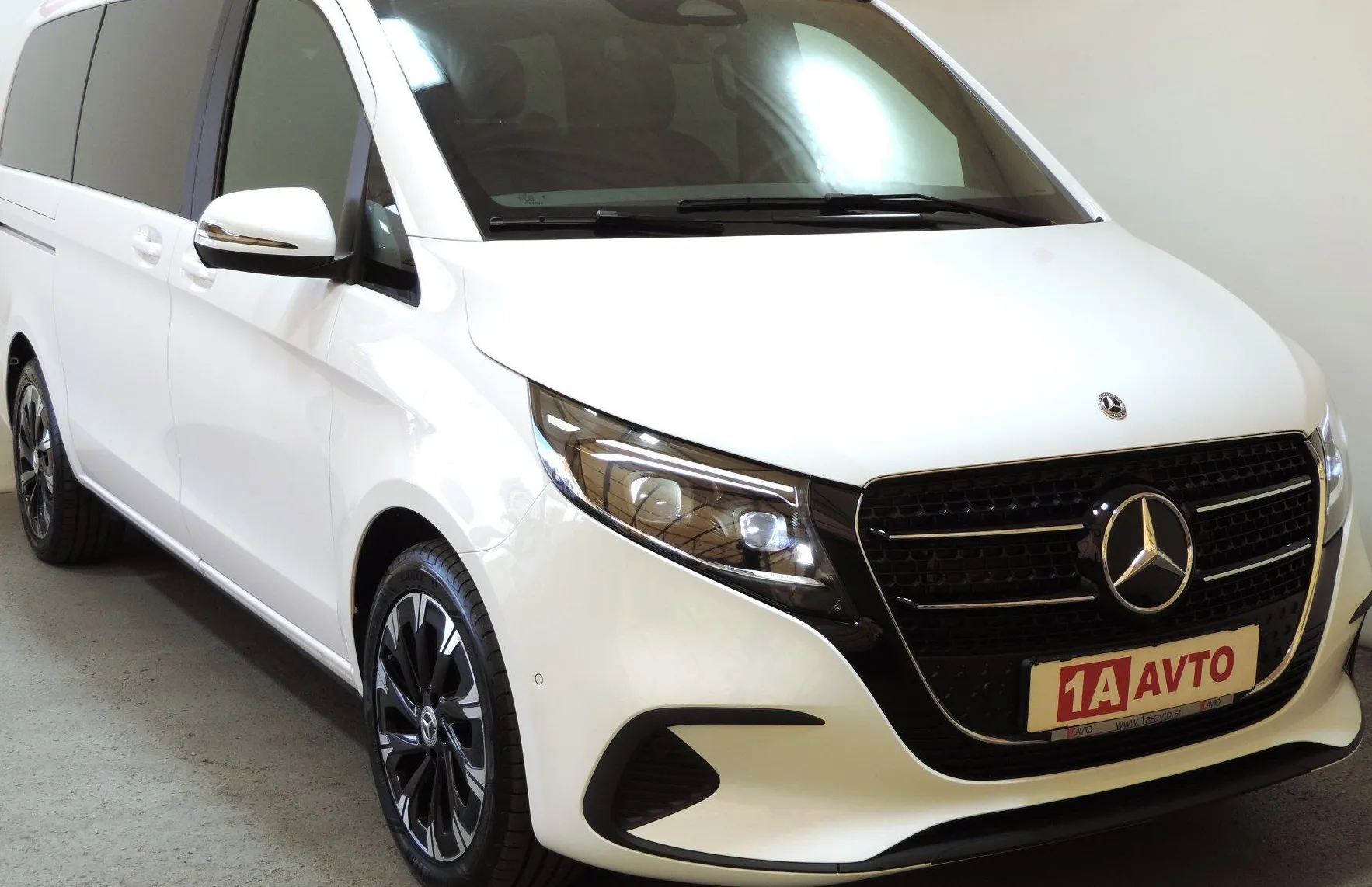Zunanja slika - Mercedes-Benz V-Razred - V 300 d Style dolgi Avt. LED-ACC-7.SEDEŽEV-KAMERA - 3