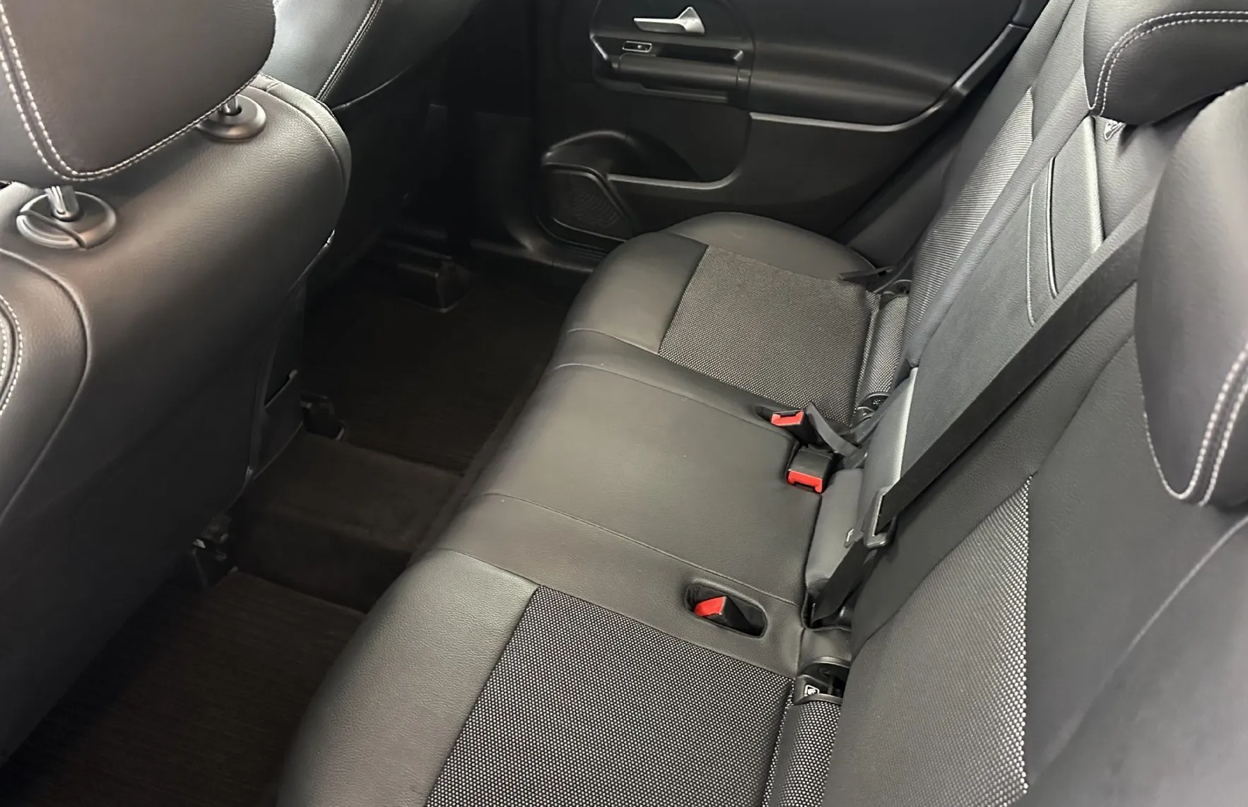 Zunanja slika - Mercedes-Benz GLB-Razred - GLB 200 d 4MATIC Avt.NEMŠKI.KAMERA.PANORAMA.NAVI - 5