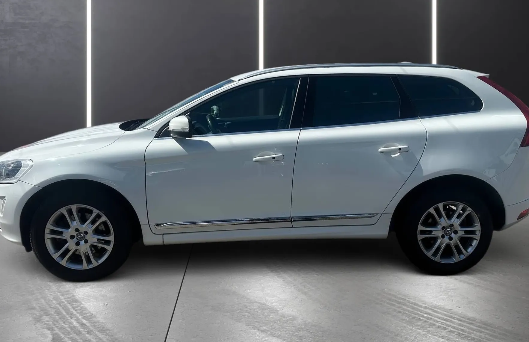 Zunanja slika - Volvo XC60 - D4 XENON HI-FI TEMPOMAT NAVI VIRTUAL PDC - 4