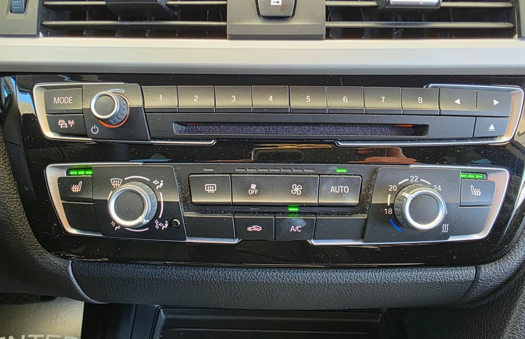 Zunanja slika - BMW Serija 3 - Touring: 318D-AVT-FACELIFT-FULL LED-NAVI-TEMPOMAT-PDC- - 15
