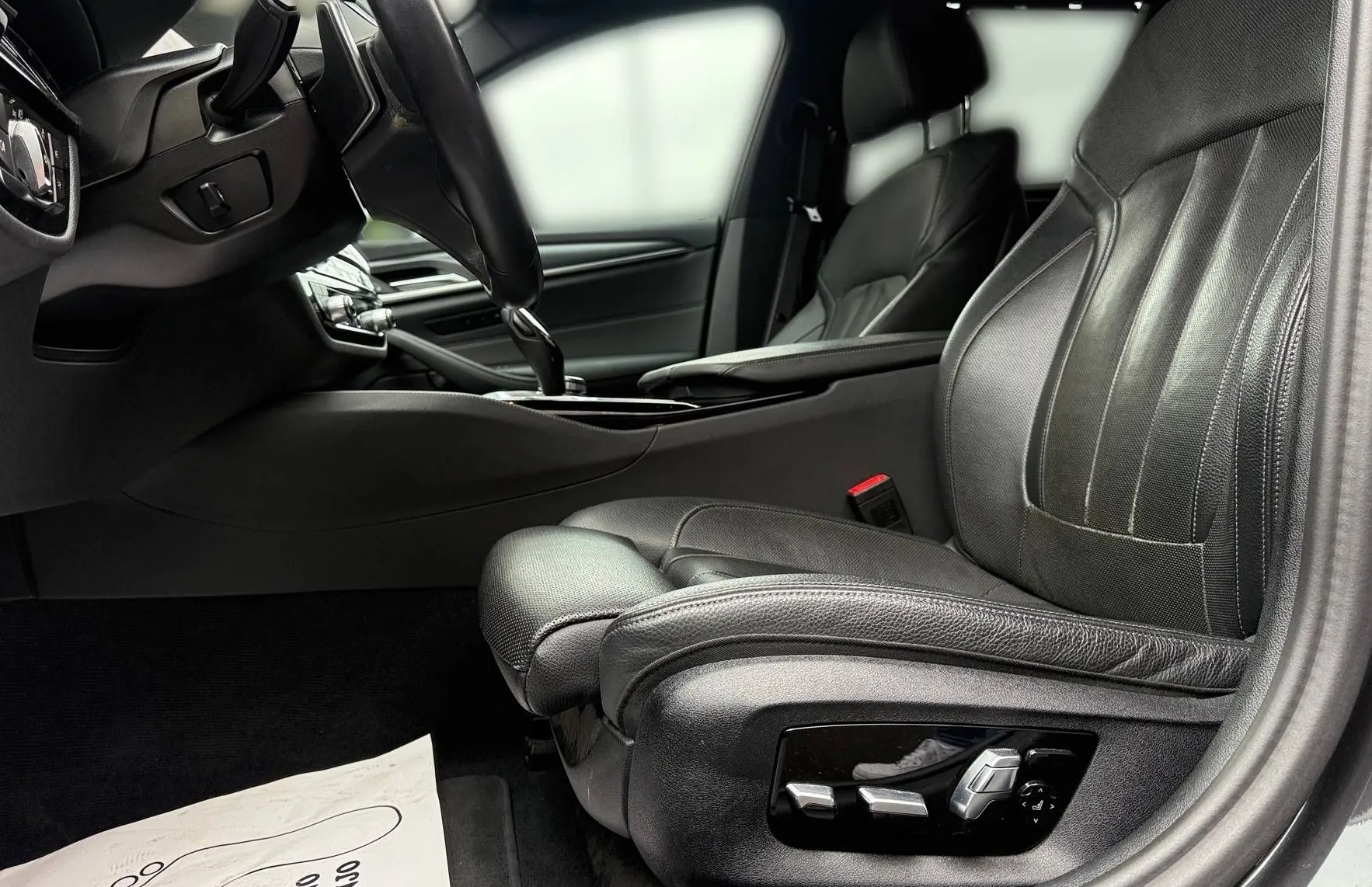 Zunanja slika - BMW Serija 5 - Touring: 520d M PAKET LASER HEAD-UP ADAPTIVNO KAMERA MEM - 15